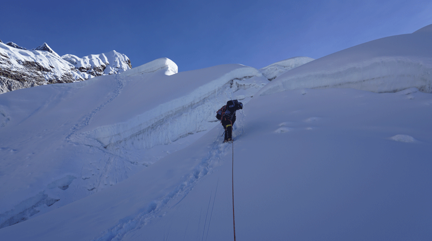 Best Time to Climb Island Peak