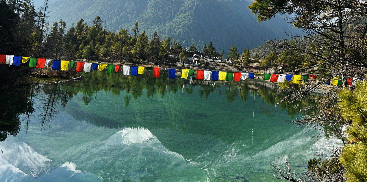 Nepal green lakes